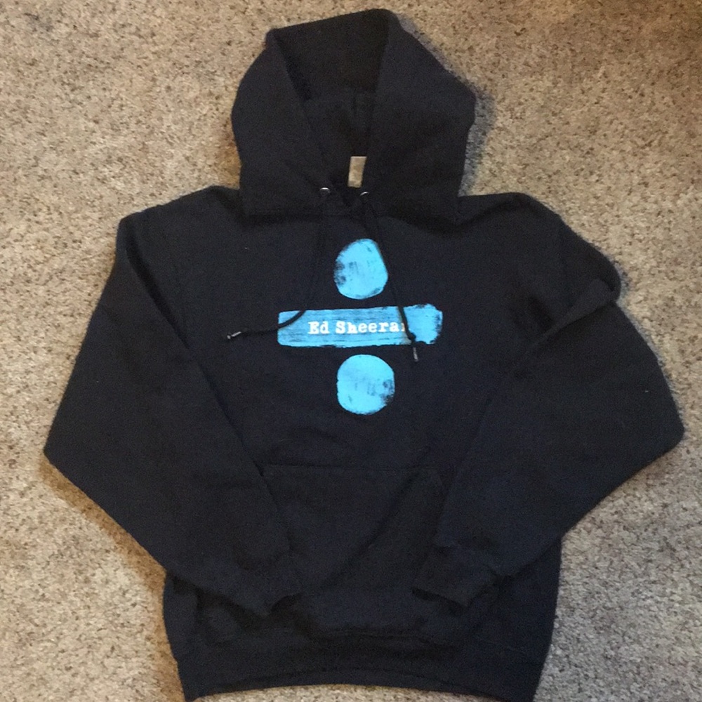 Ed Sheeran divide tour sweatshirt